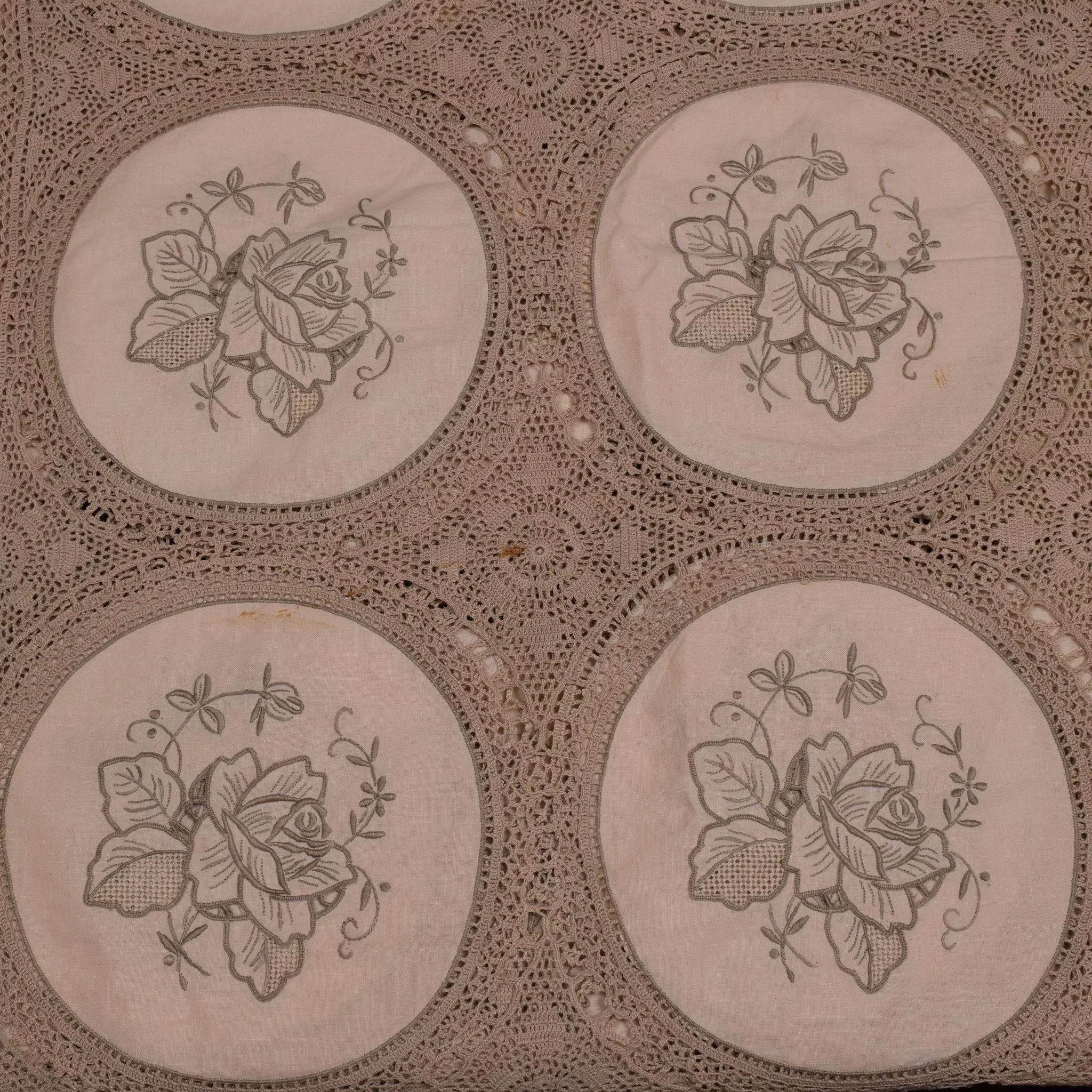 Vintage Madeira Linen Medallion Crocheted Tablecloth & 12 Napkins - 108 x 70 inches - View 5