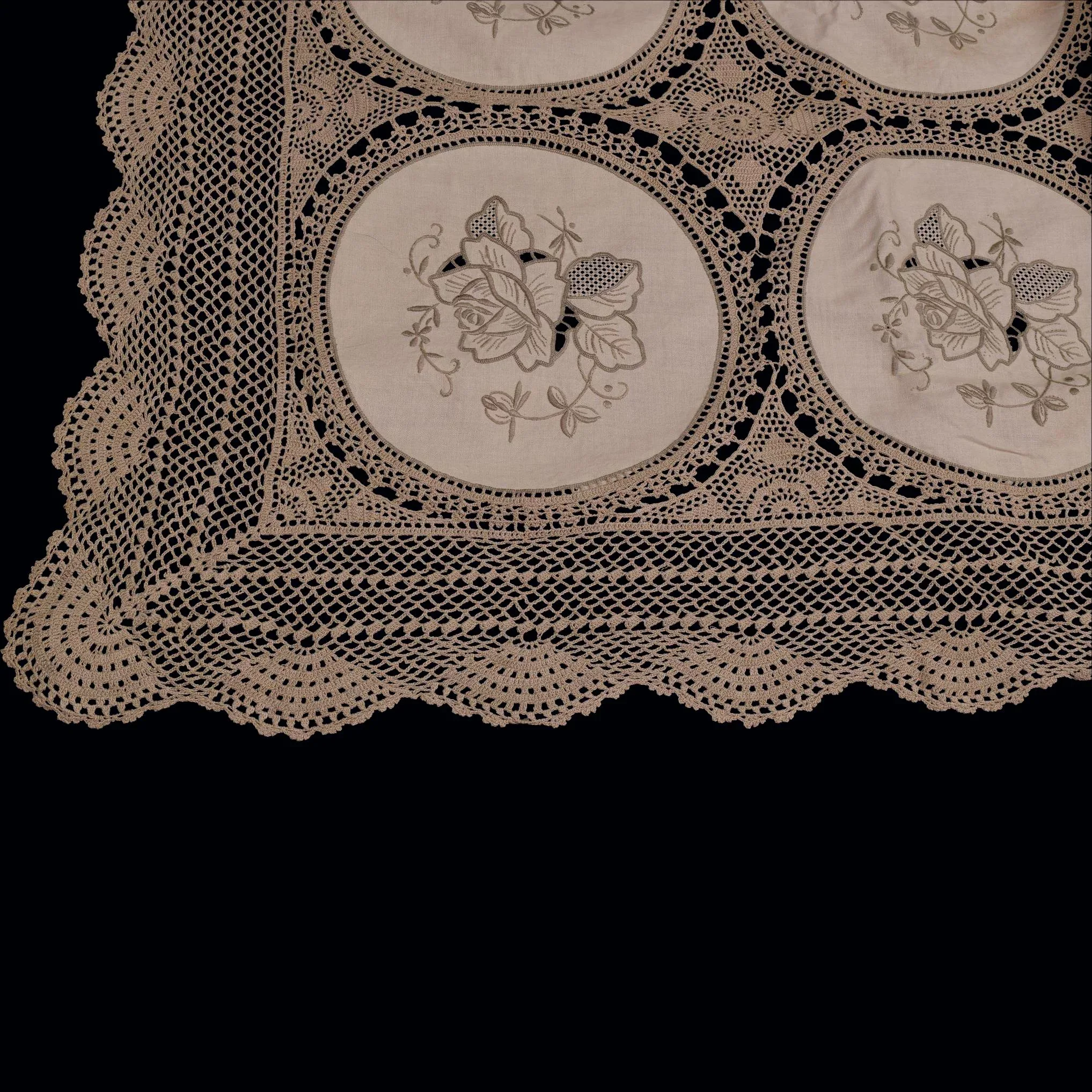 Vintage Madeira Linen Medallion Crocheted Tablecloth & 12 Napkins - 108 x 70 inches - View 8