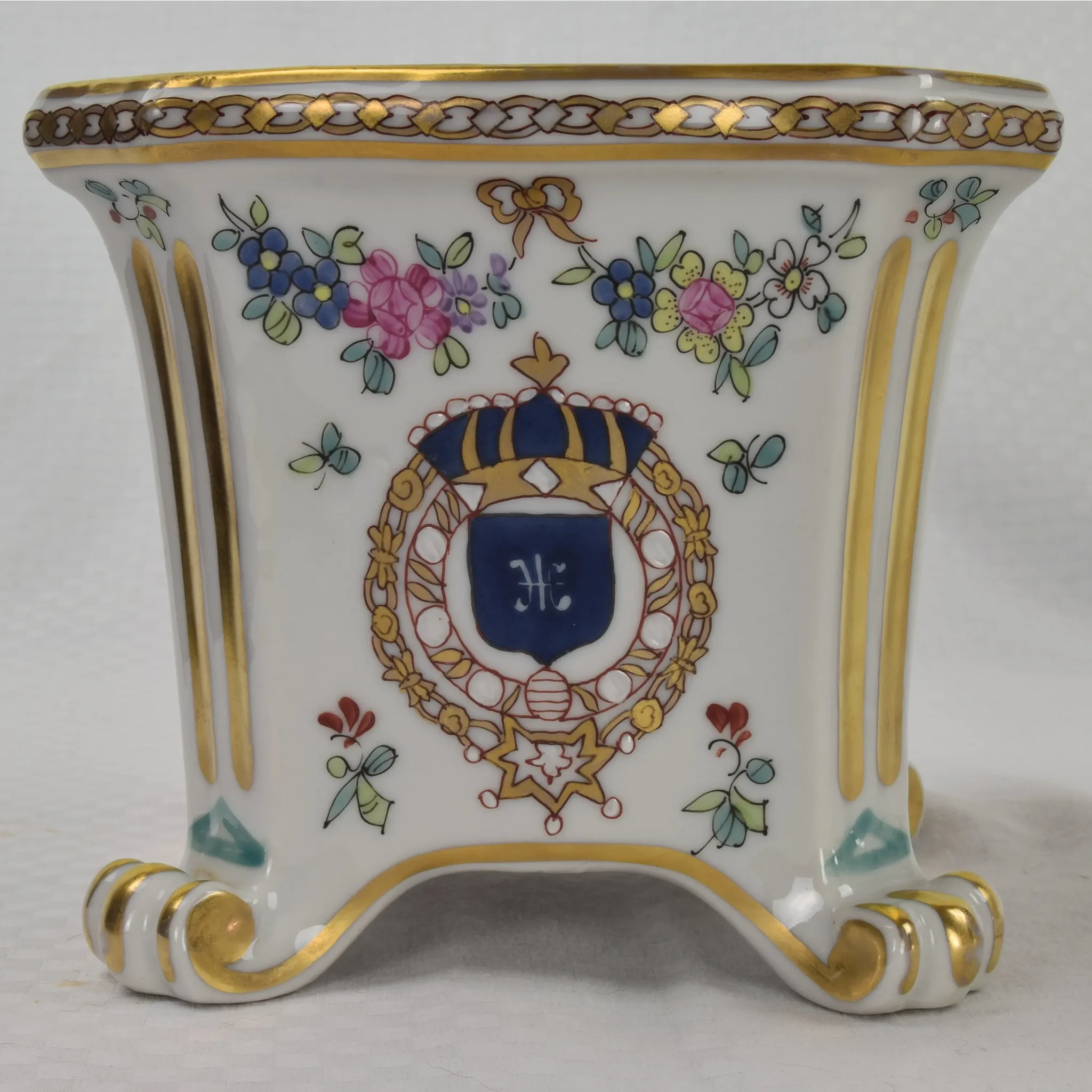Pair Vintage Enameled Porcelain de Paris Cache Pots - Flowers and Shields - View 4