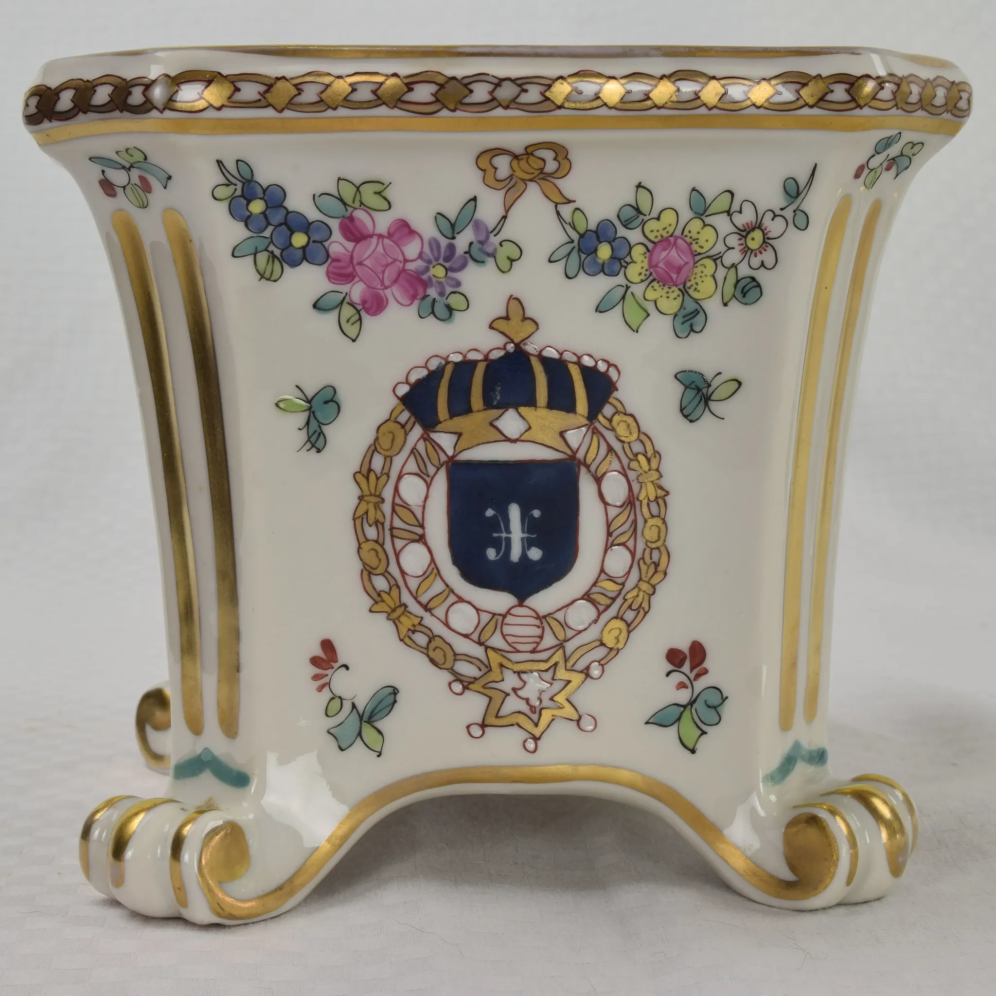 Pair Vintage Enameled Porcelain de Paris Cache Pots - Flowers and Shields - View 6