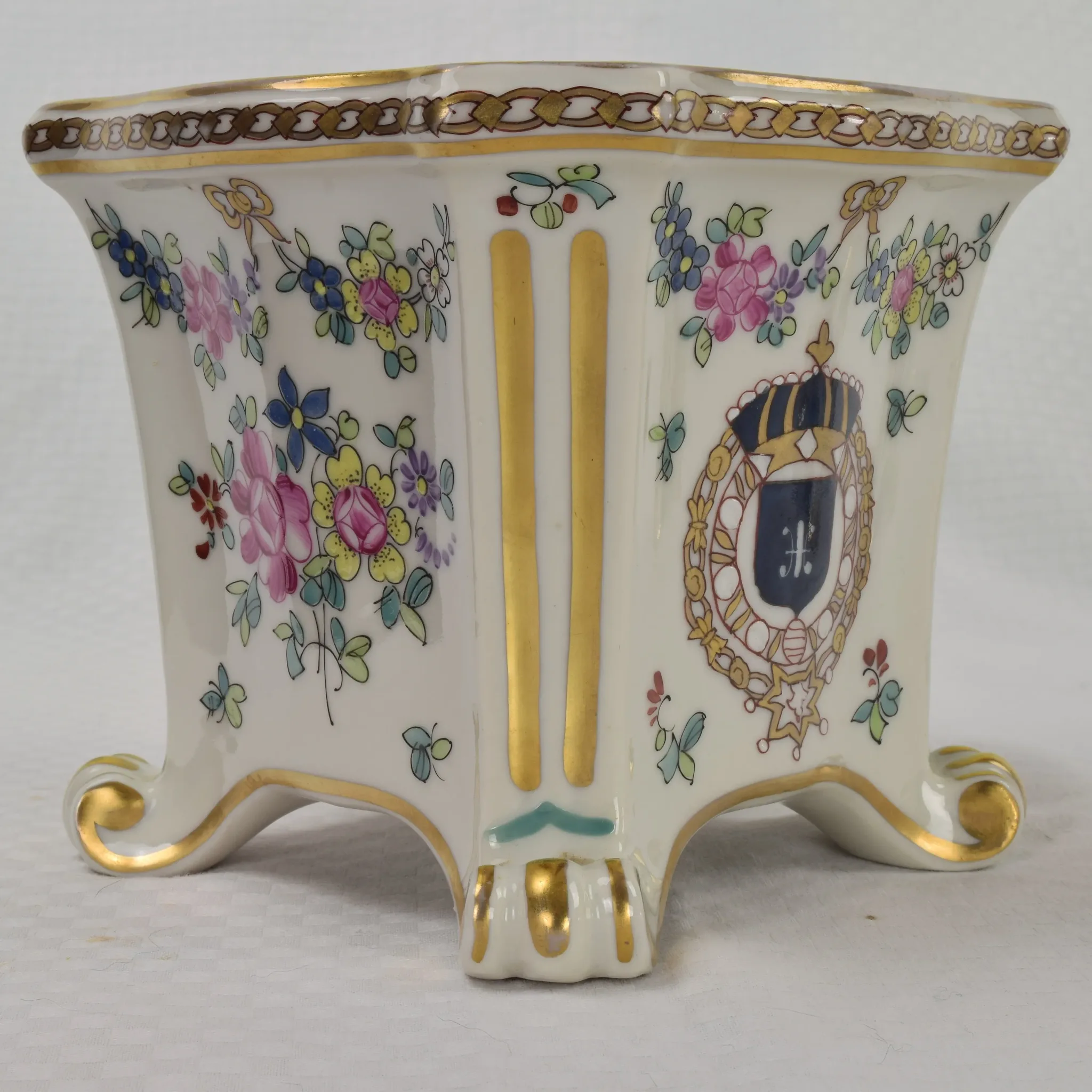 Pair Vintage Enameled Porcelain de Paris Cache Pots - Flowers and Shields - View 7