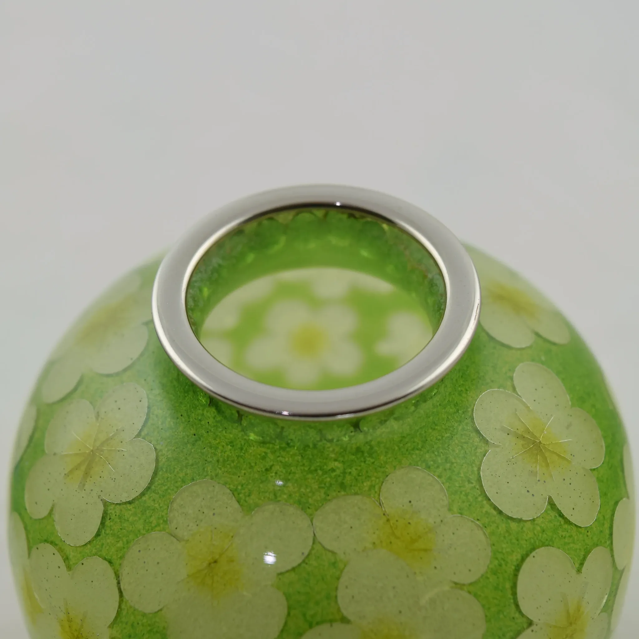 Vintage Japanese Green Plique-à-Jour Cloisonne Vase - Yellow Flowers - View 6