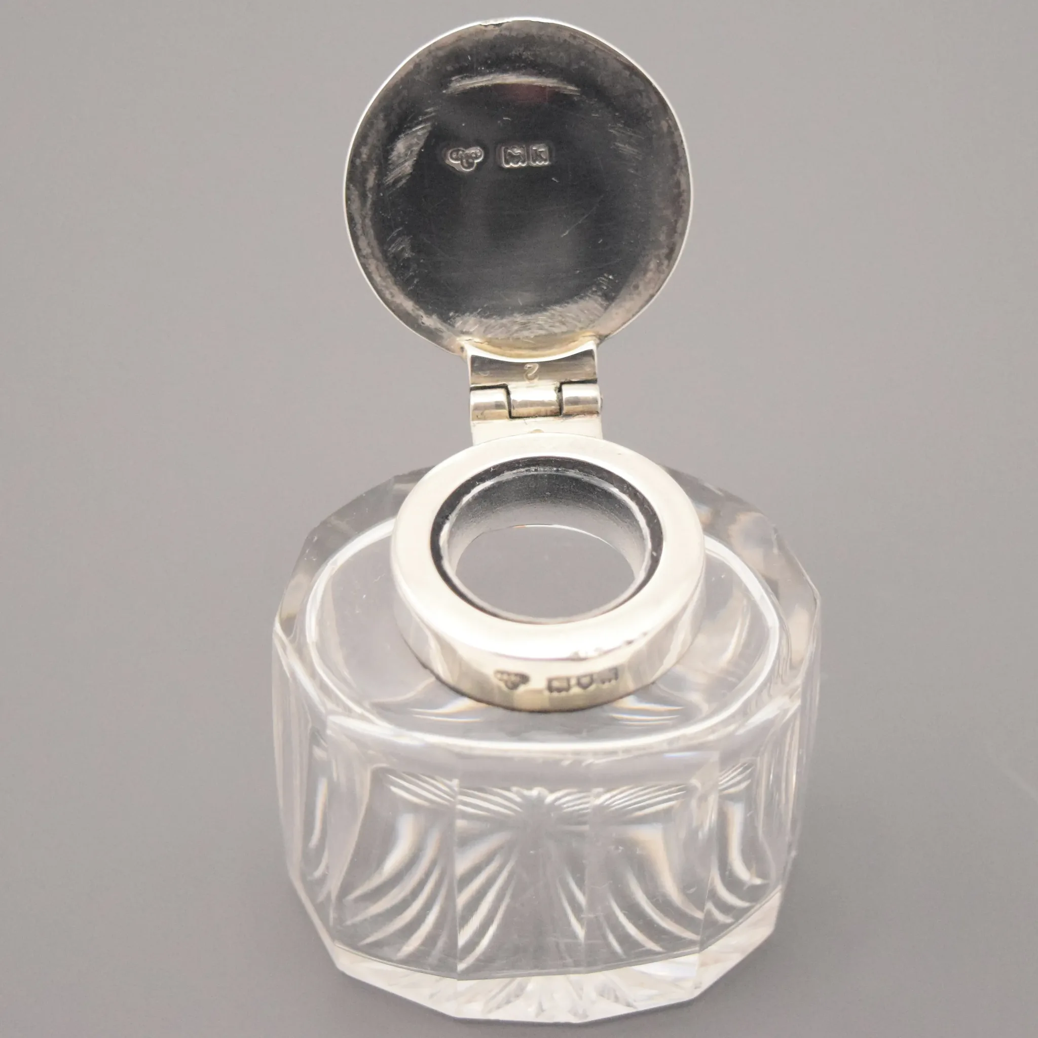 Antique Sterling Silver Inkstand - Goldsmiths & Silversmiths Company 1905 - View 5