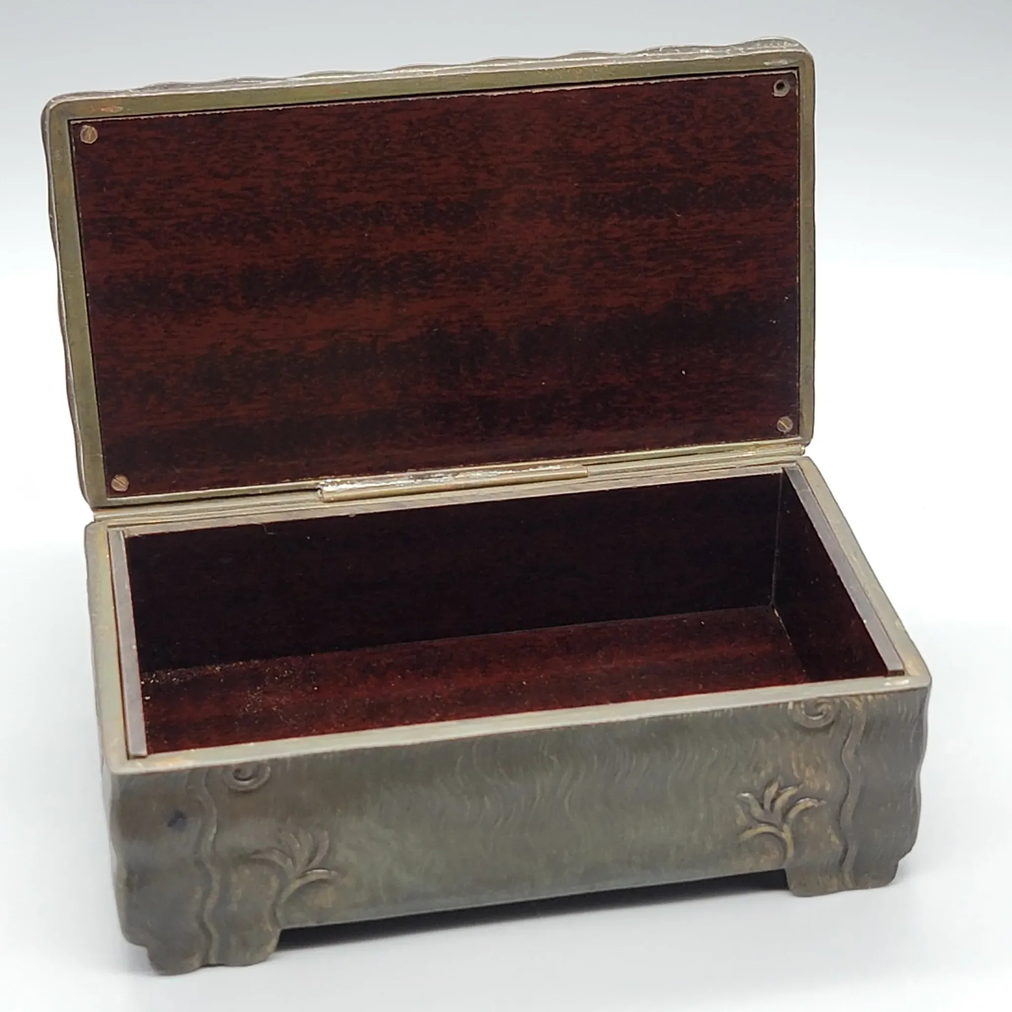 Jennings Brothers Figural Casket Box Lady on Lid - View 6