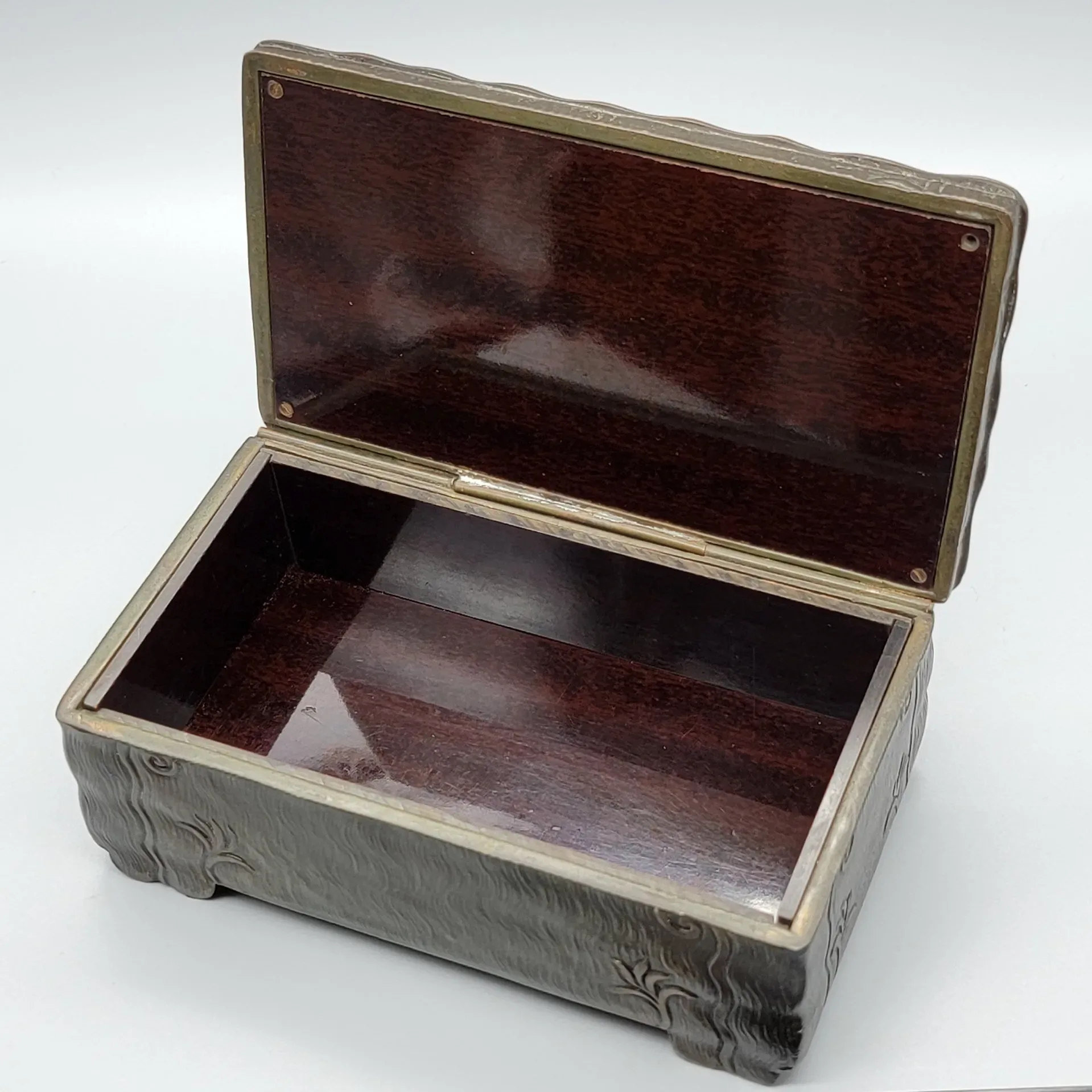 Jennings Brothers Figural Casket Box Lady on Lid - View 7