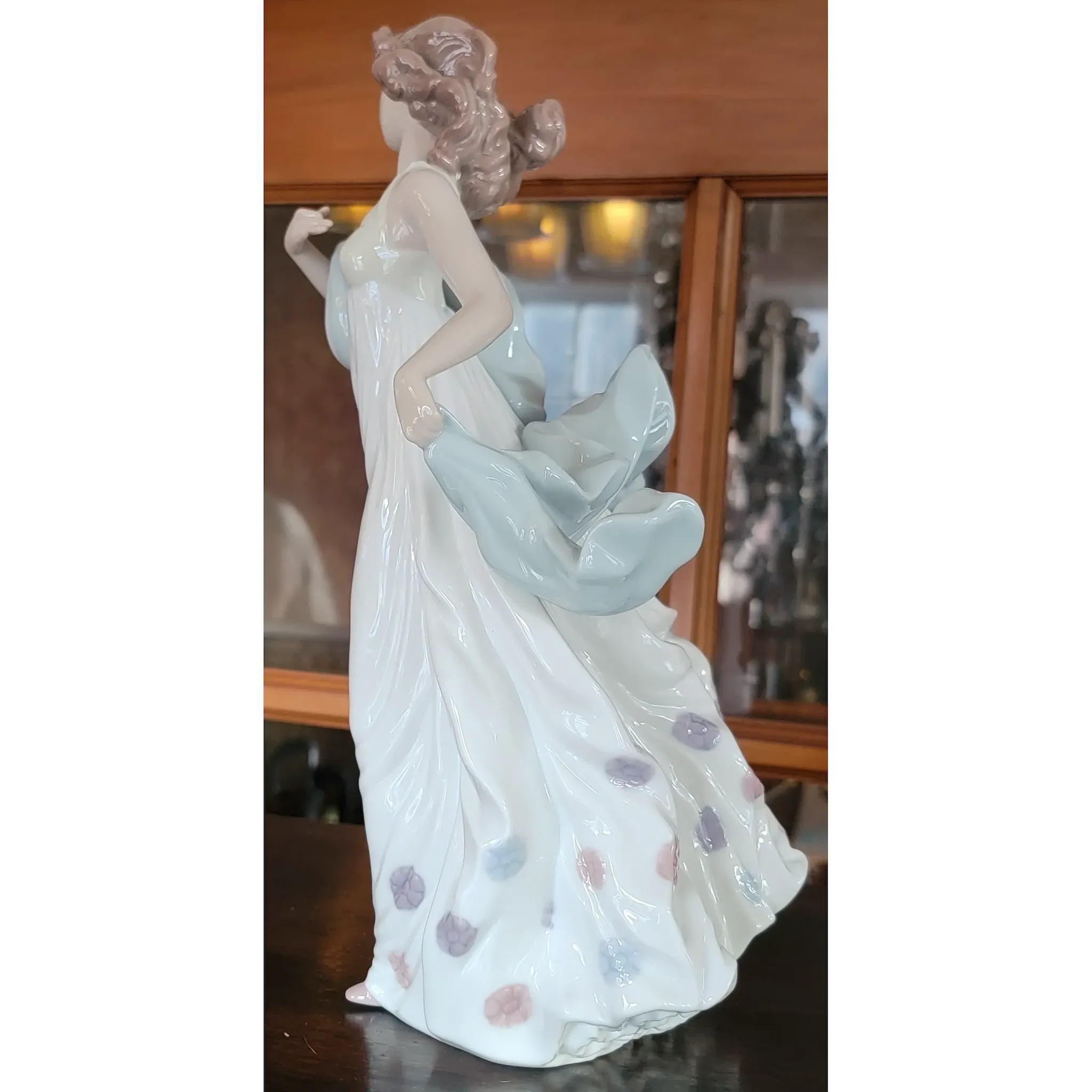 Lladro Summer Serenade Figurine with Original Box - View 5