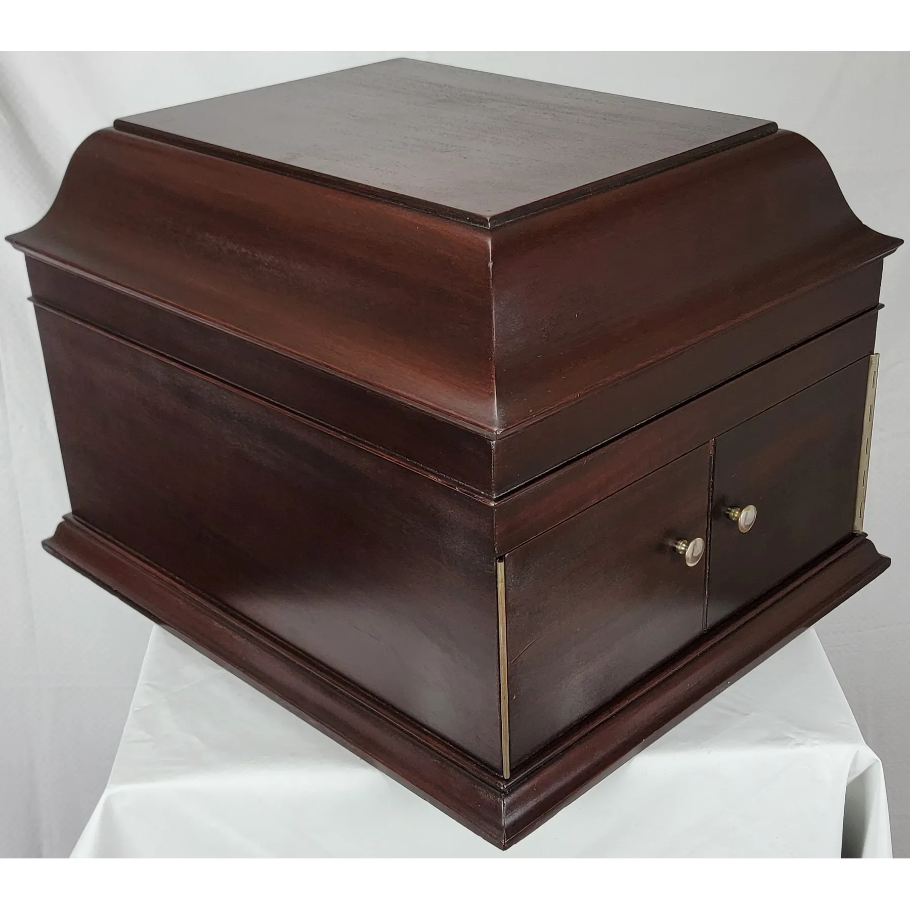 Antique 1914 Victor Victrola VV-IX Phonograph & Record Cabinet - Mahogany - View 12