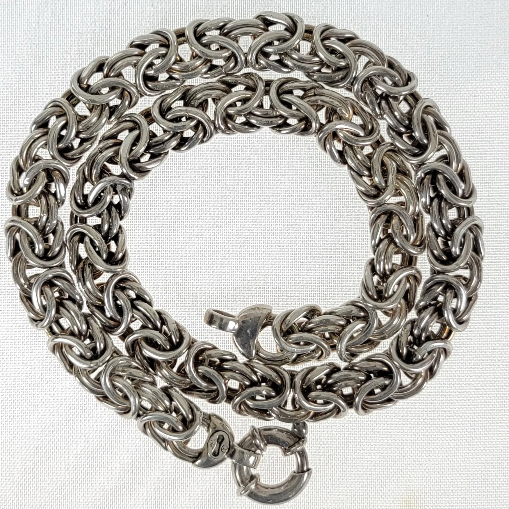 Vintage Oval Byzantine Necklace - Italy 925 - 88 Gram: silver, red (close-up detail) - Jewelry