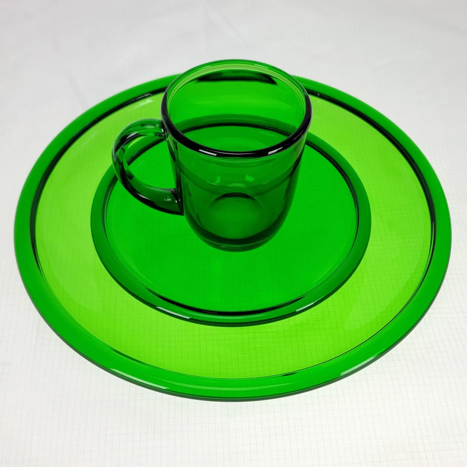 Large Set Arcoroc France Green Cacoon Buffet & Salad Plates & Mugs - 78 Pieces - View 3