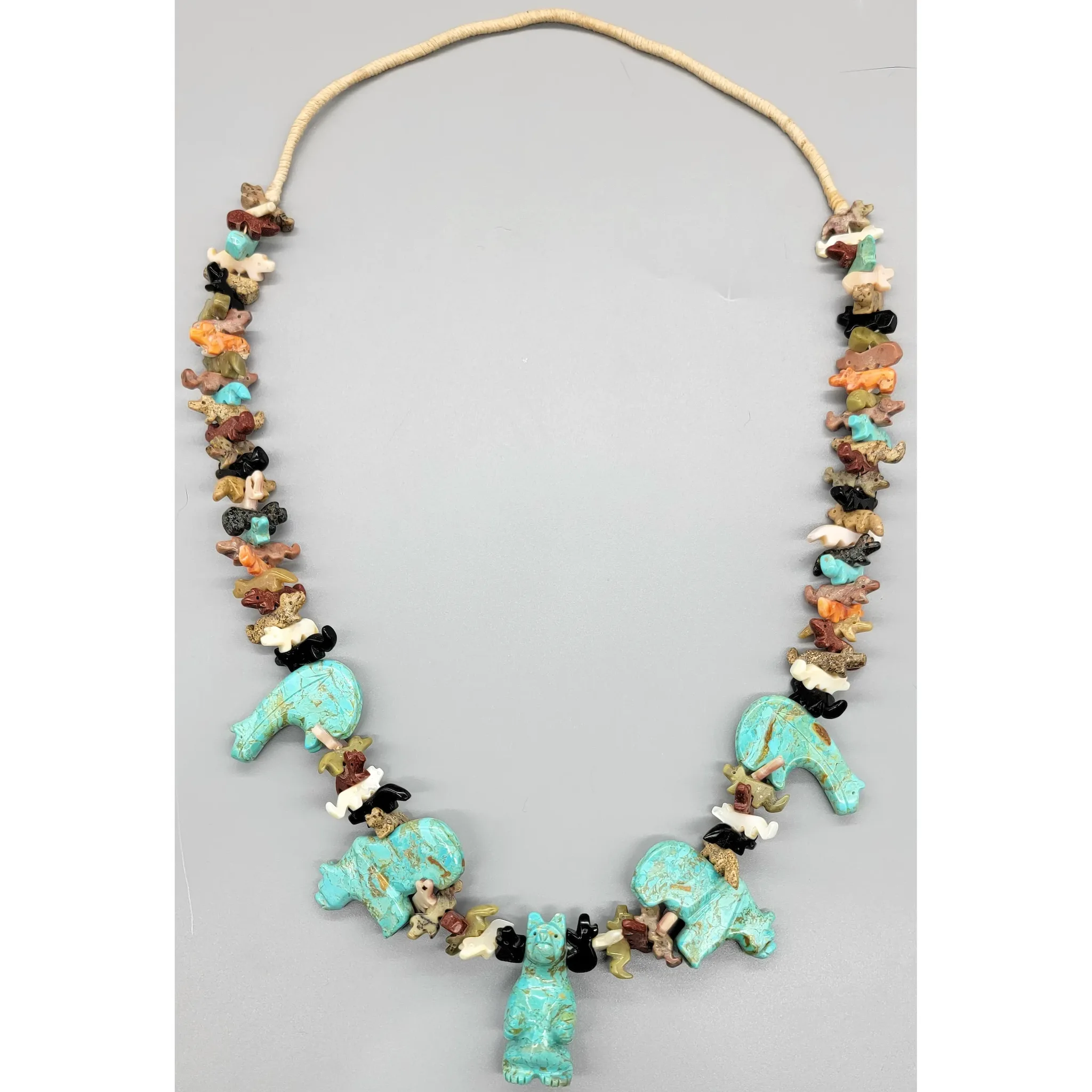 Vintage Navajo Fetish Bear Necklace - View 9