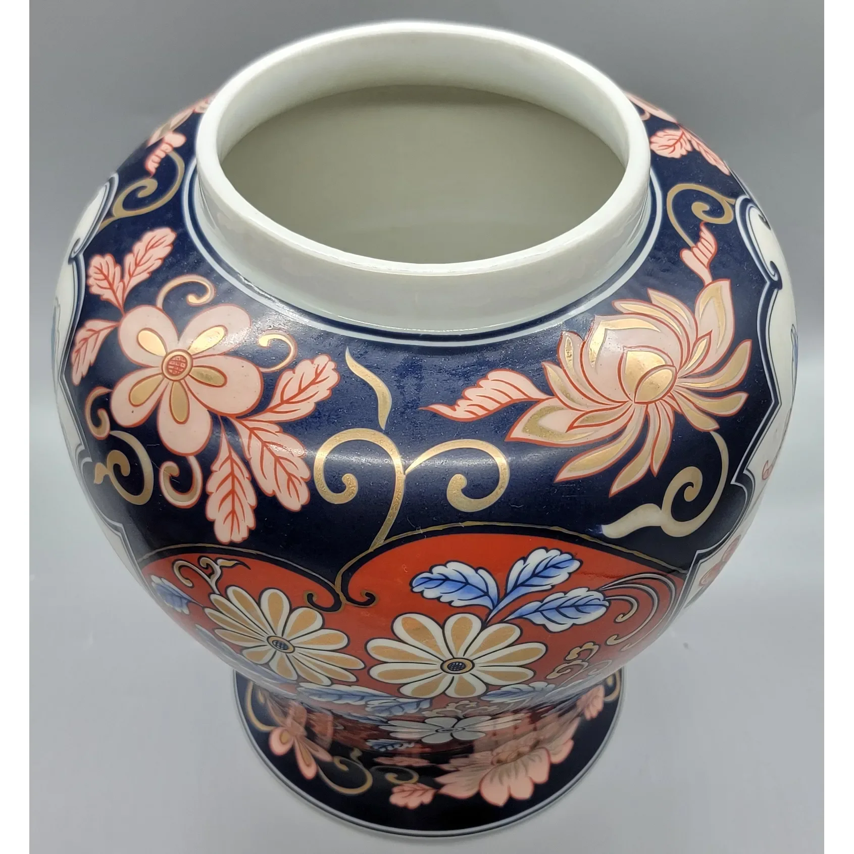 Pair Imari Style Urns or Jars with Foo Dog Lids - View 9