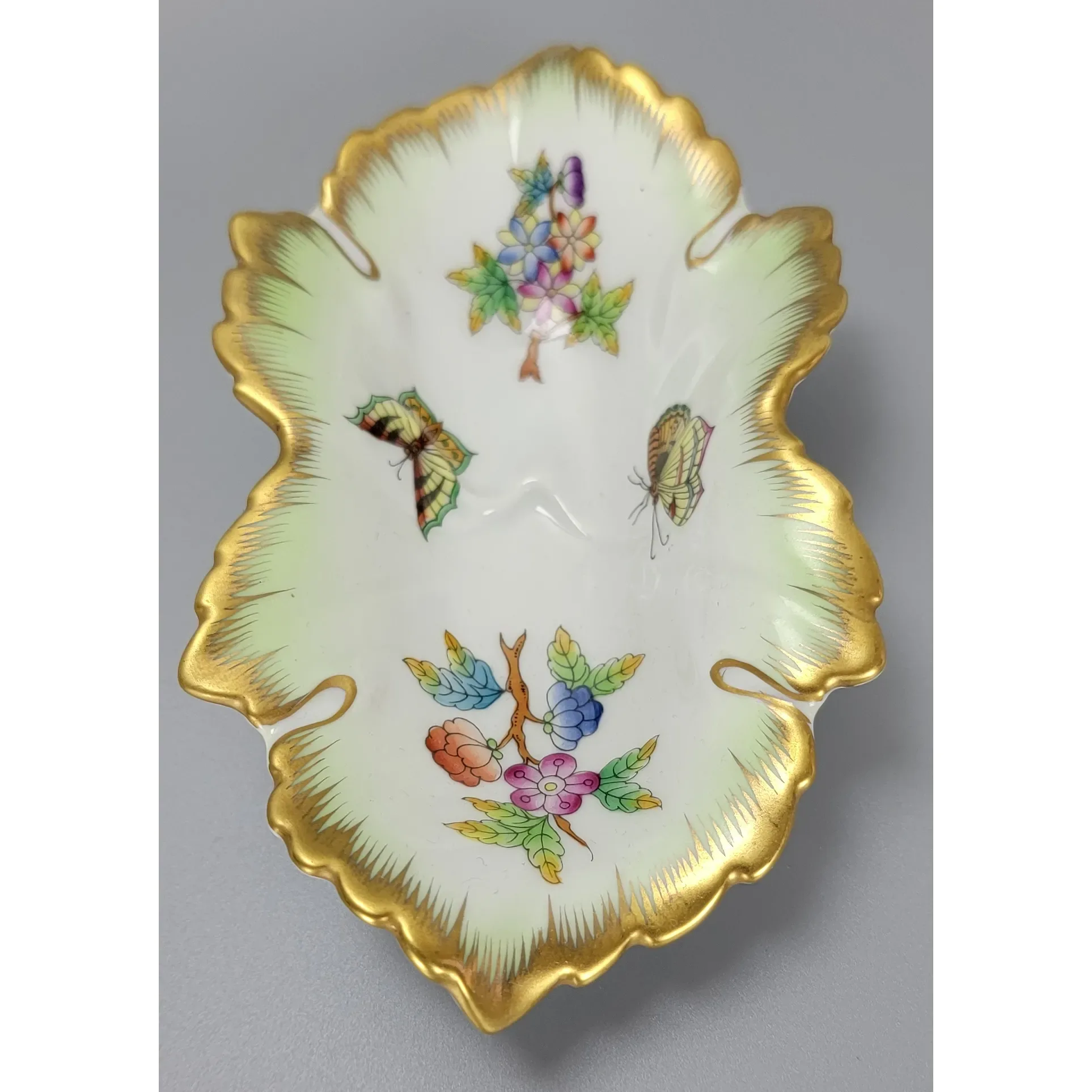 Vintage Herend Hungary 6" Leaf Dish with Green Border - Queen Victoria - View 2