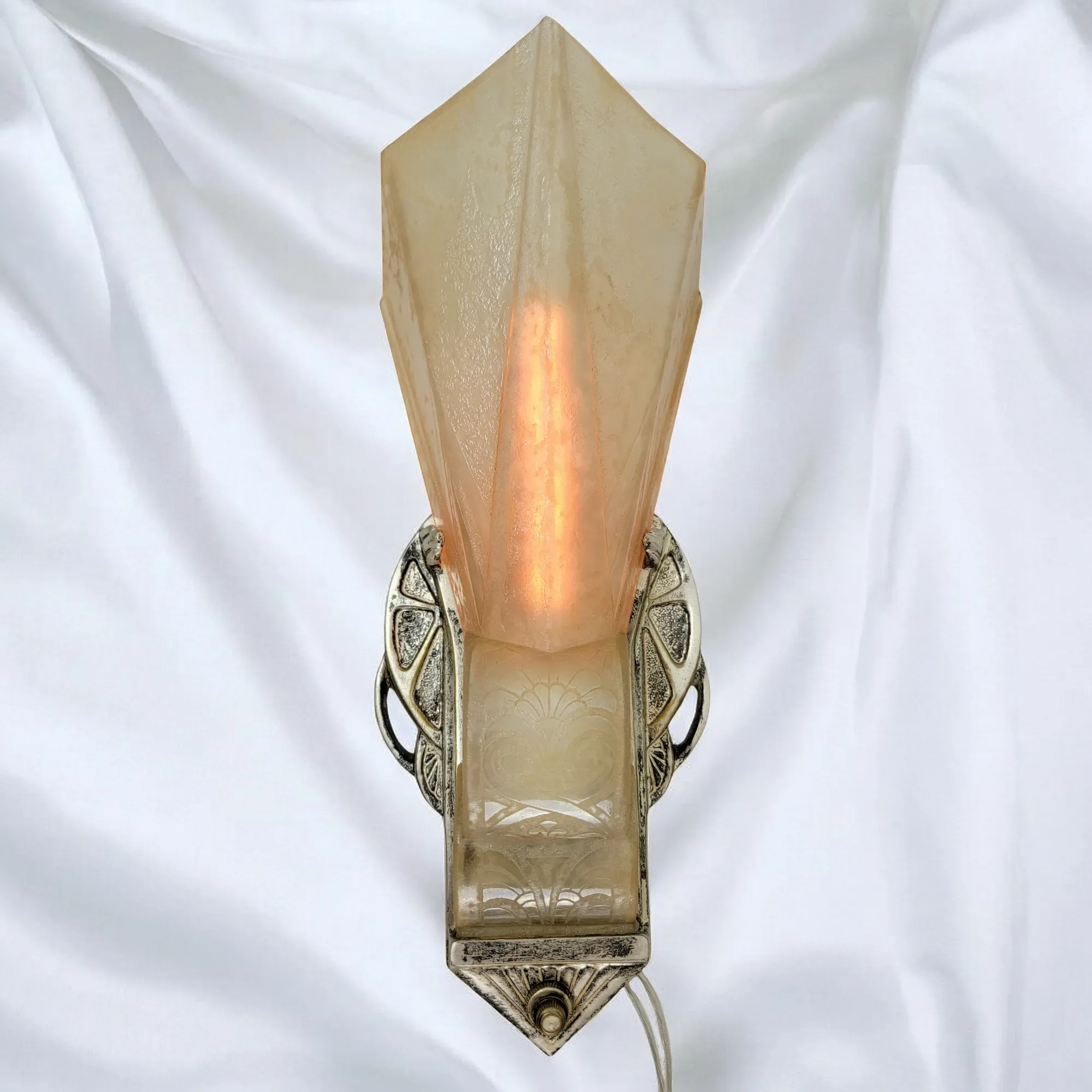 Set of Six Original 1930s Lightolier Art Deco Slip Shade Sconces – Modern Art Series, Model 6158 - View 14