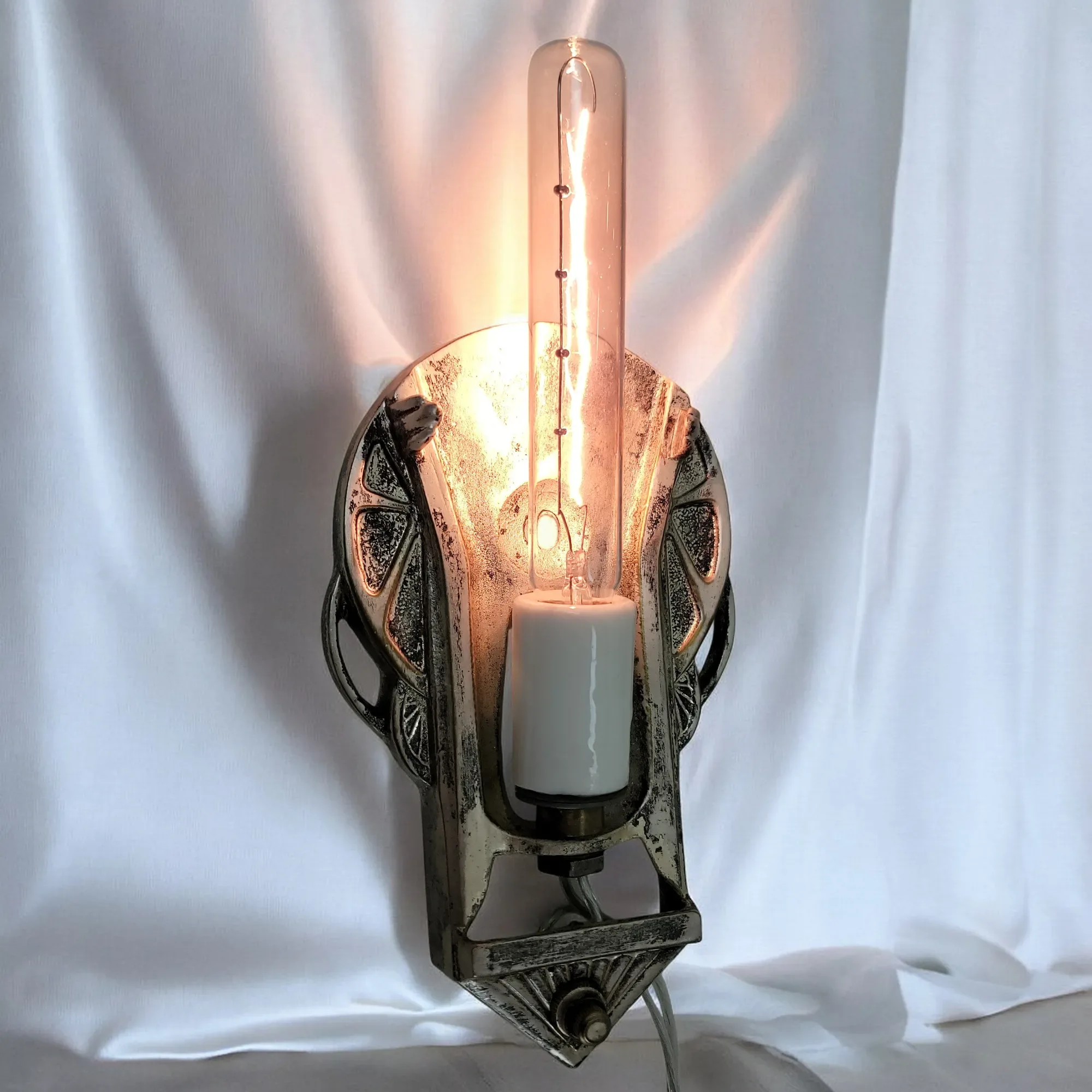 Set of Six Original 1930s Lightolier Art Deco Slip Shade Sconces – Modern Art Series, Model 6158 - View 15