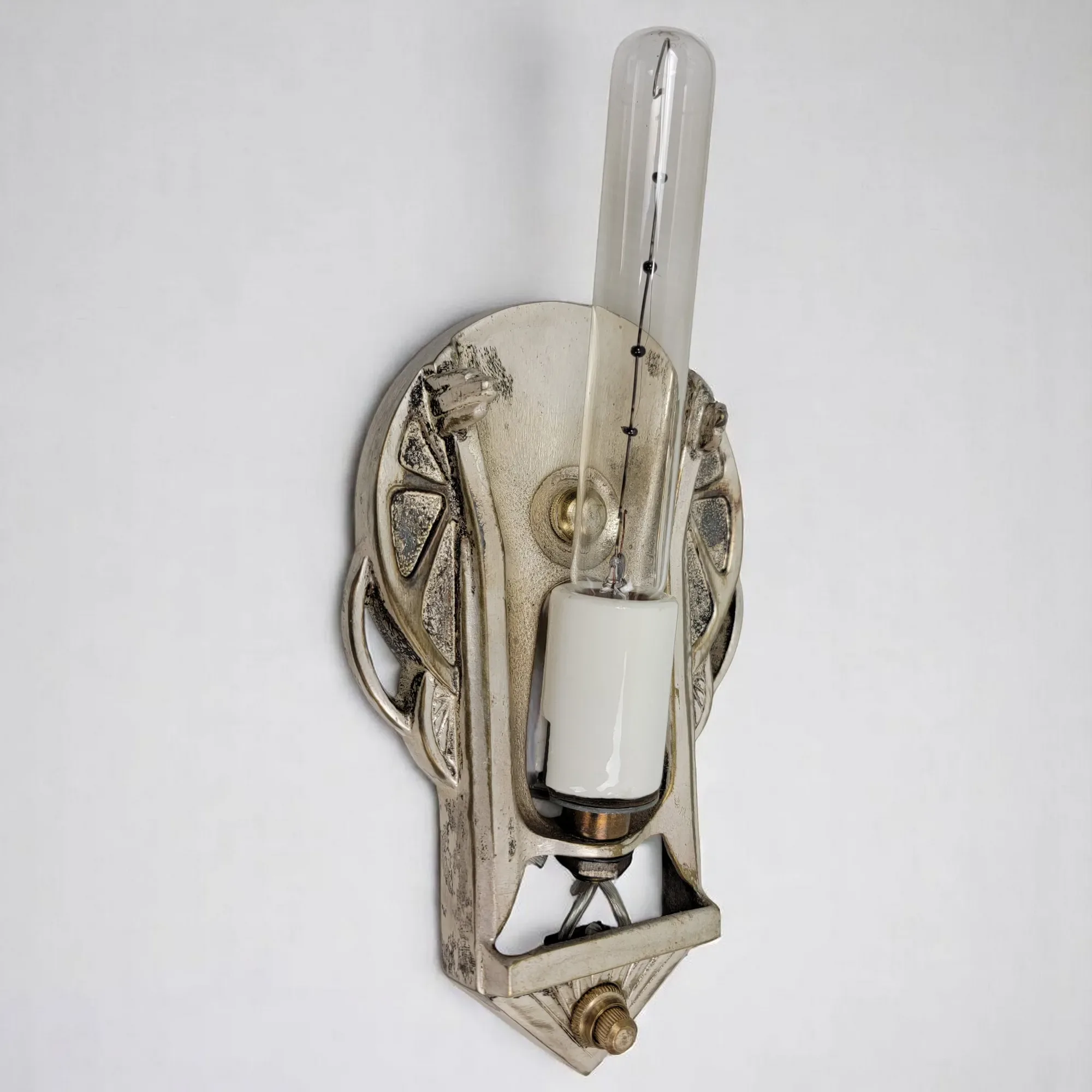 Set of Six Original 1930s Lightolier Art Deco Slip Shade Sconces – Modern Art Series, Model 6158 - View 16