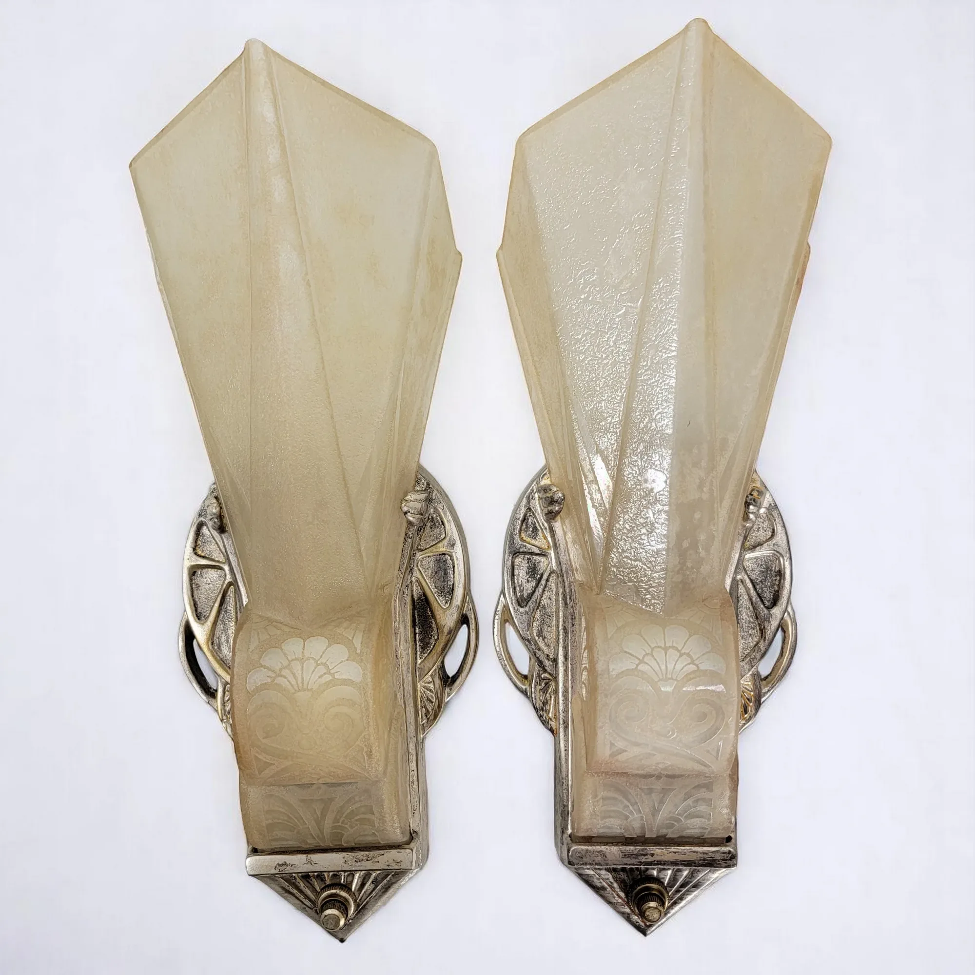 Set of Six Original 1930s Lightolier Art Deco Slip Shade Sconces – Modern Art Series, Model 6158 - View 5